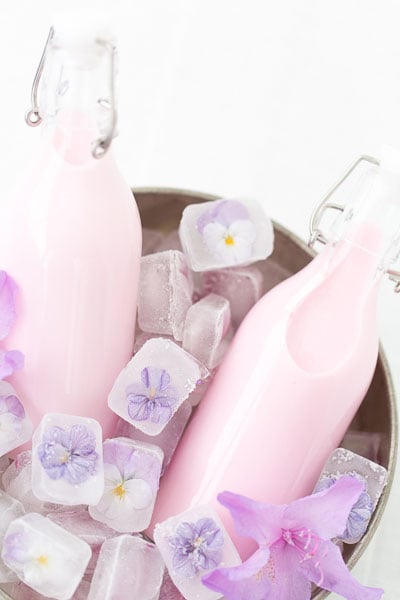 Iskuber med blommor