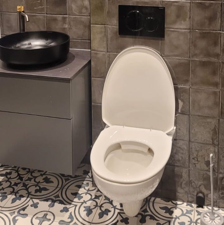 toalett med marockanskt golv