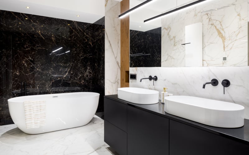 lyxigt badrum i marmor