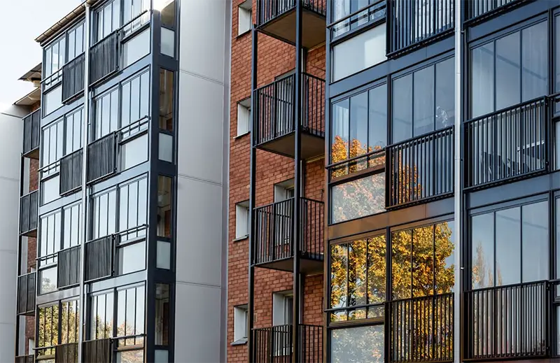 utsikt från inglasad balkong i Stockholm