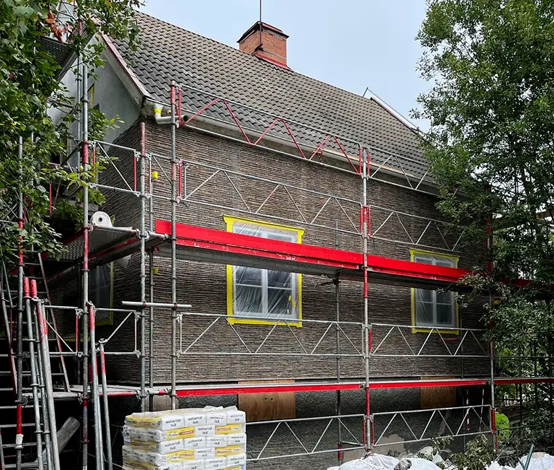 fasadrenovering Stockholm hus med putsad fasad