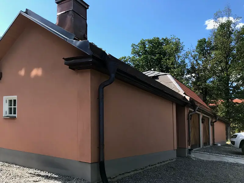 fasadrenovering Stockholm hus med putsad fasad