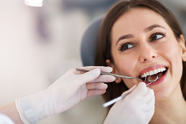 tandläkarbesök för tandreglering med Invisalign