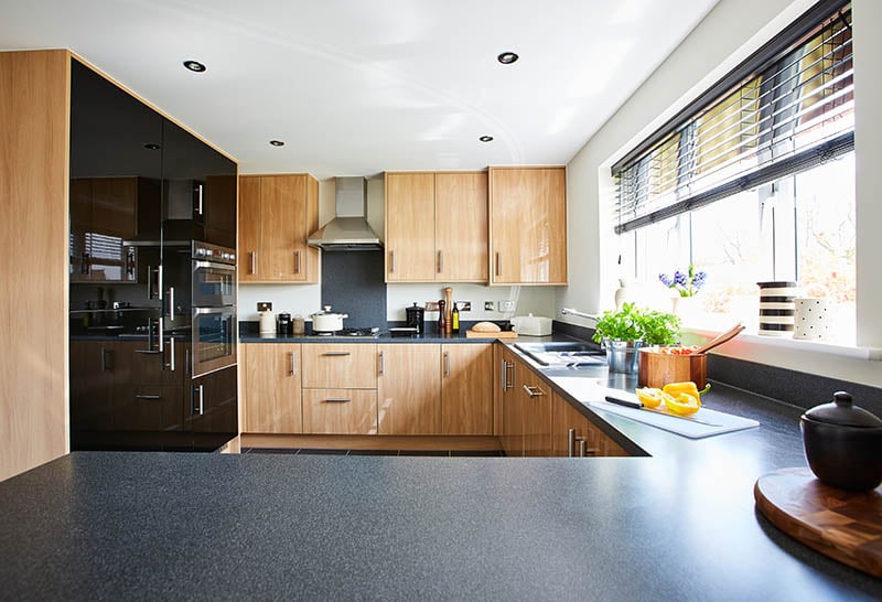 nyrenoverad lägenhet med gemensamt kök och vardagsrum i Stockholm