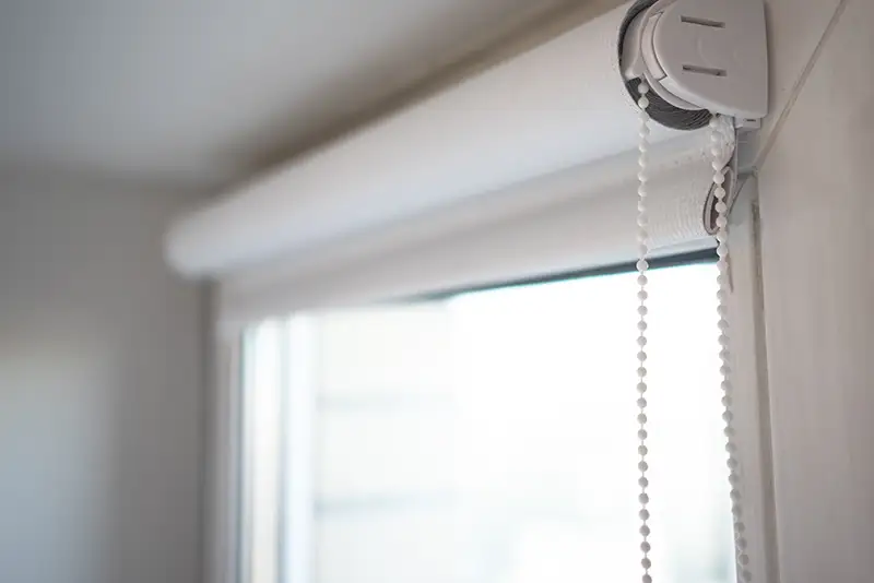 rullgardiner på fönster