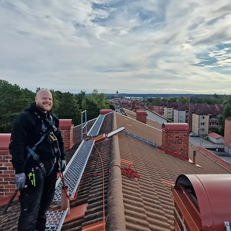 Takläggare i Strängnäs utför takrenovering åt Kera Bygg