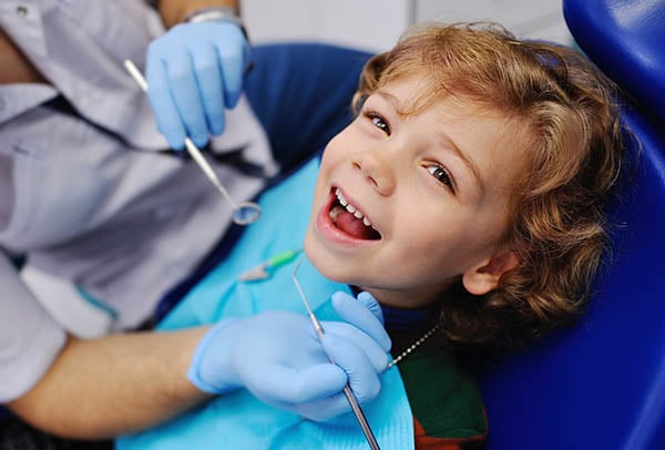barn hos tandläkaren